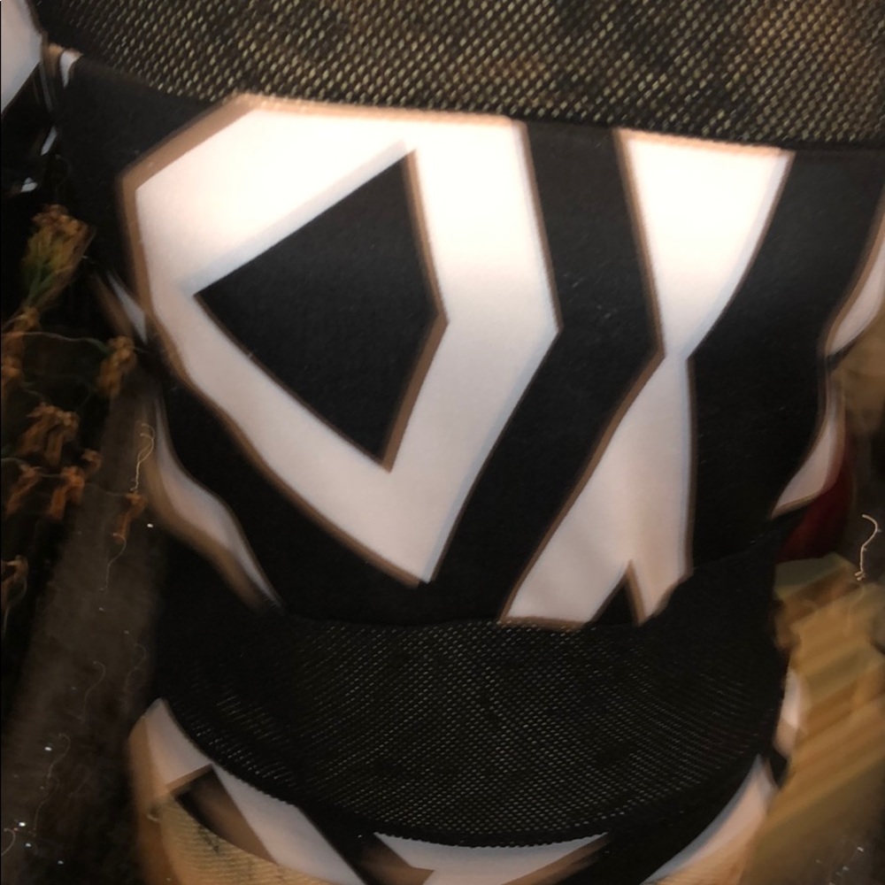 Top - Picture 4 of 8